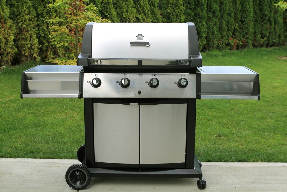 Weber Vs. Char-Broil: Deciding The Ideal BBQ For Your Food Service Setup